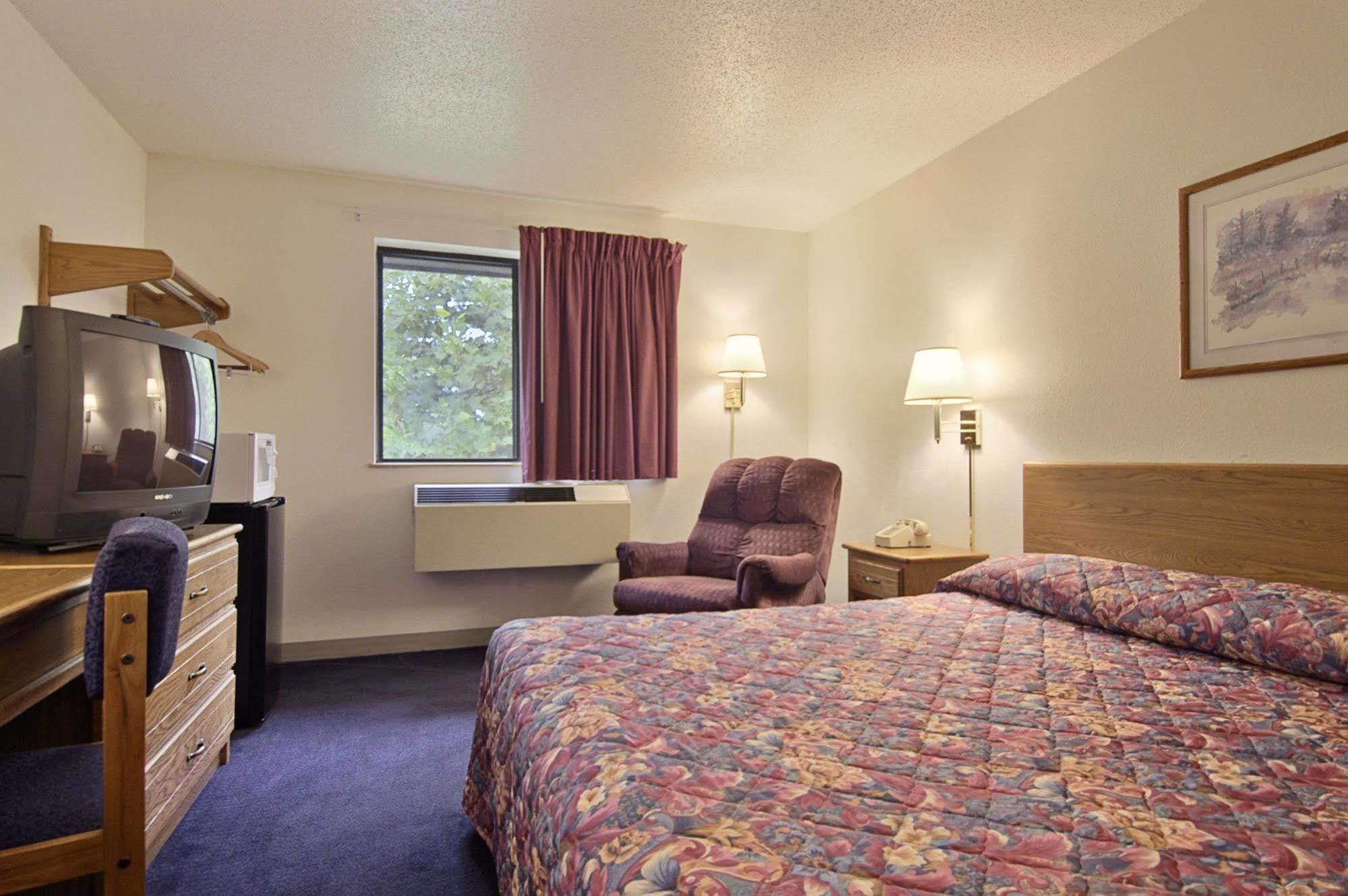 Super 8 By Wyndham Martinsville Va Exterior photo